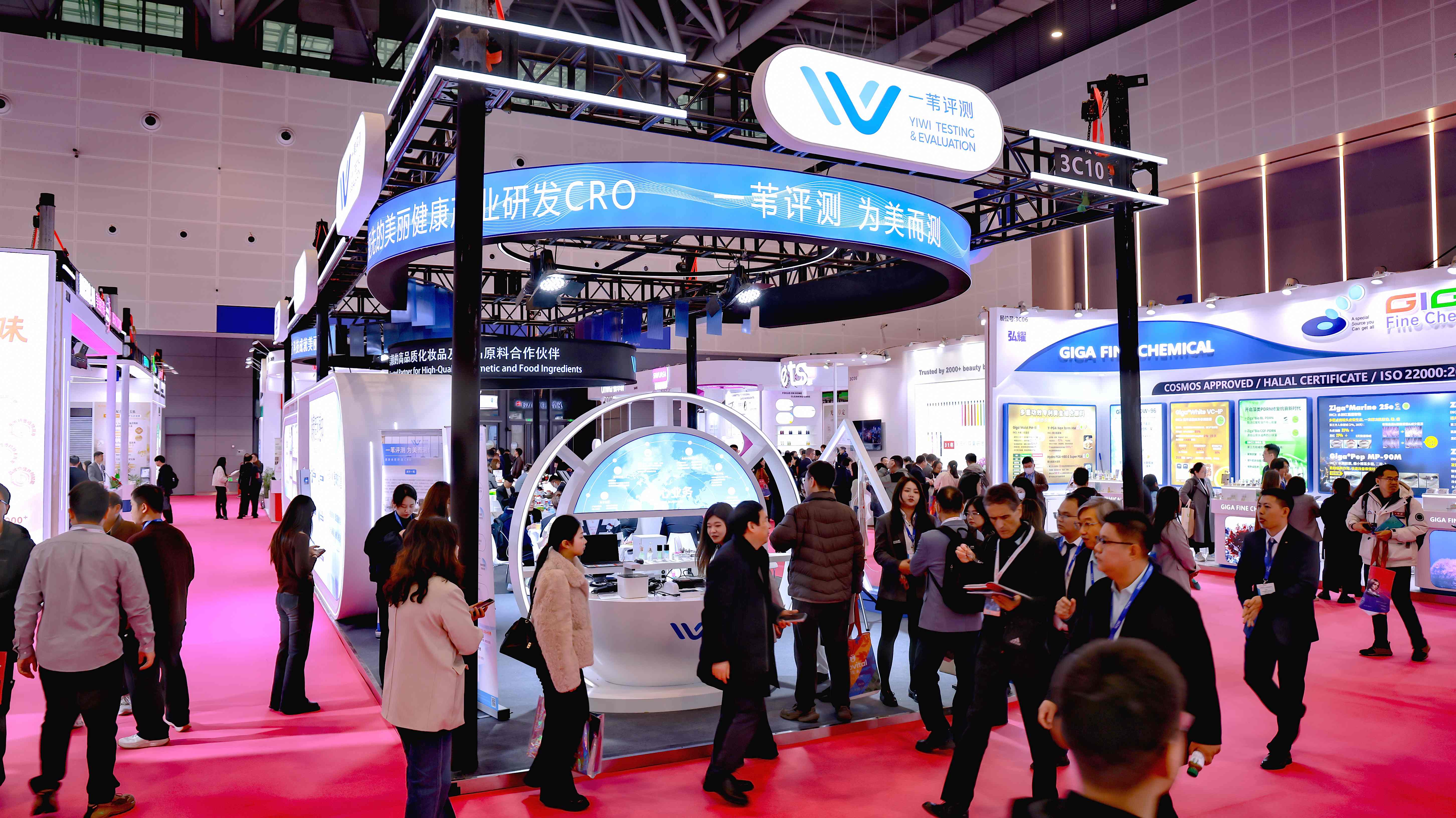 PCHi 2026启示录：当“成分浓度”失效，美妆的下一个战场是“感知美学”